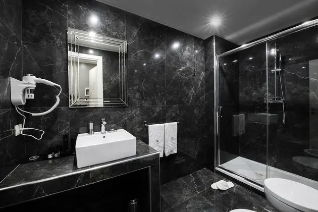 Basic Tek Büyük Yataklı Oda