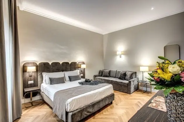 Üç Kişilik Oda, Ek Bina