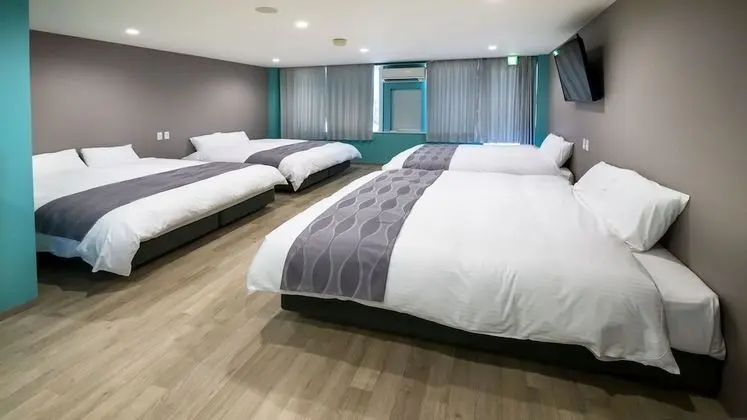 Max 8 people! 3rd floor! One floor reserved!