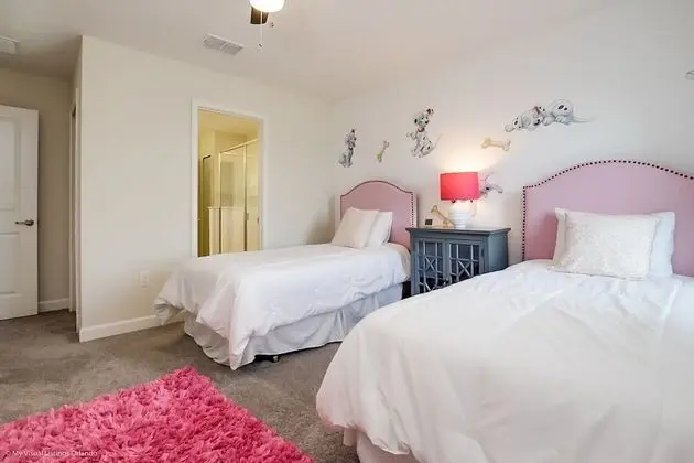 Villa (8915SD  8 Bedroom Resort Villa With G)