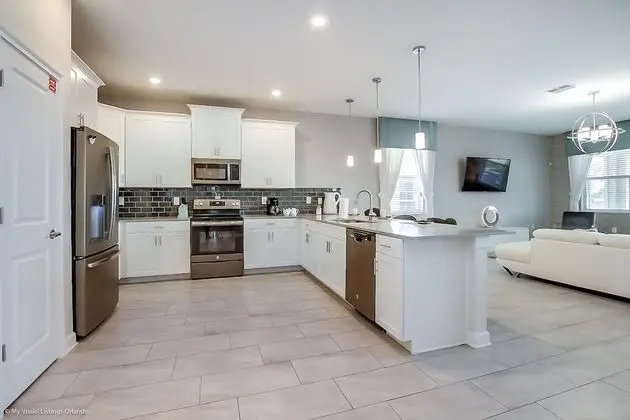 Villa (8915SD  8 Bedroom Resort Villa With G)