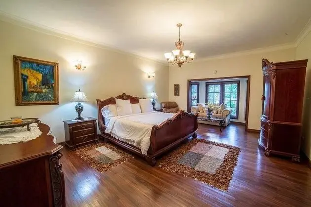 Villa (8 Bedrooms, 9 Bathrooms)