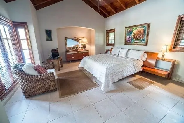 Villa (8 Bedrooms, 9 Bathrooms)