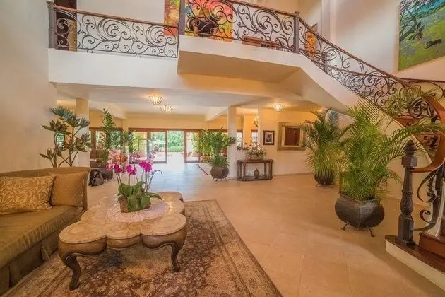 Villa (8 Bedrooms, 9 Bathrooms)