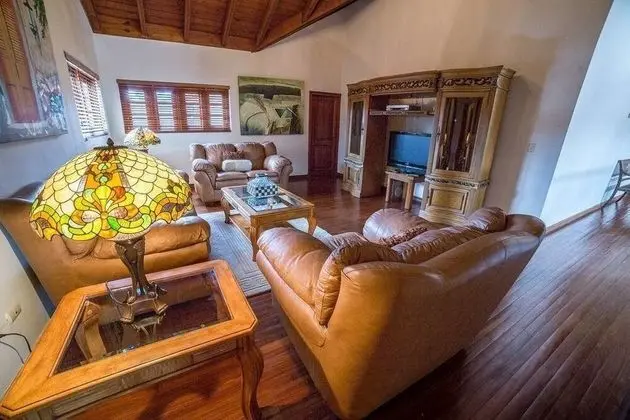 Villa (8 Bedrooms, 9 Bathrooms)