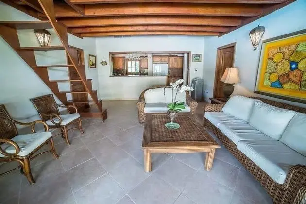 Villa (8 Bedrooms, 9 Bathrooms)