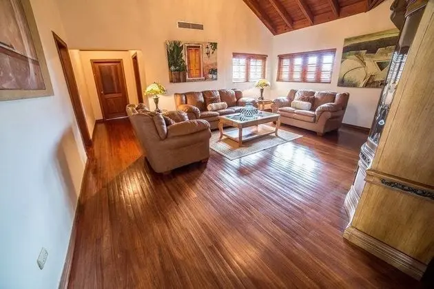 Villa (8 Bedrooms, 9 Bathrooms)
