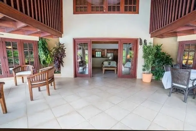 Villa (8 Bedrooms, 9 Bathrooms)