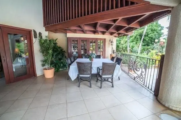 Villa (8 Bedrooms, 9 Bathrooms)