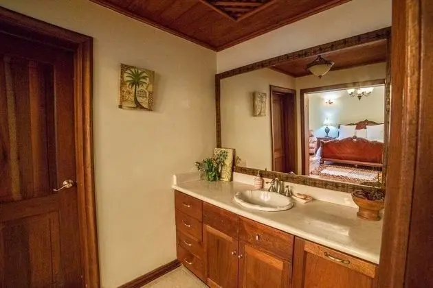 Villa (8 Bedrooms, 9 Bathrooms)