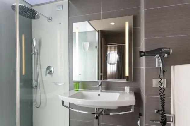 Comfort Tek Büyük veya İki Ayrı Yataklı Oda