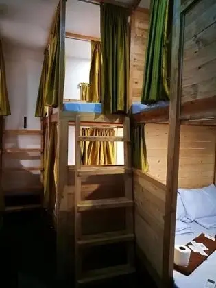 Ortak Ranzalı Oda (Semi Private Curtained Capsule)