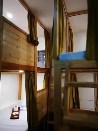 Ortak Ranzalı Oda (Semi Private Curtained Capsule)