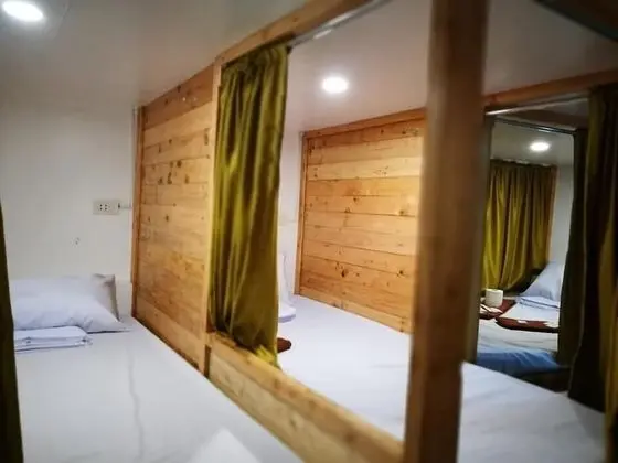 Ortak Ranzalı Oda (Semi Private Curtained Capsule)