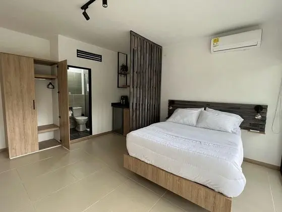 Premium Tek Büyük Yataklı Oda