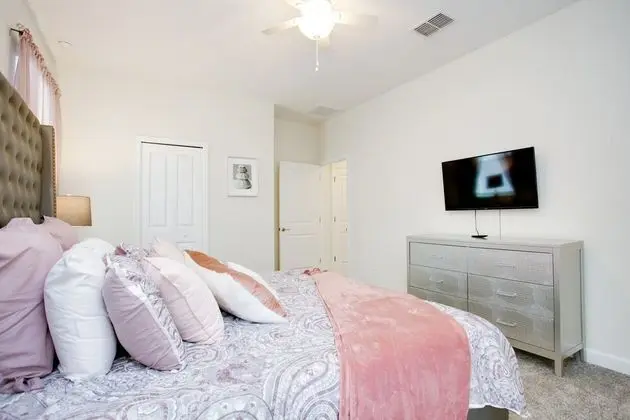 Villa (8816CRUDEN)