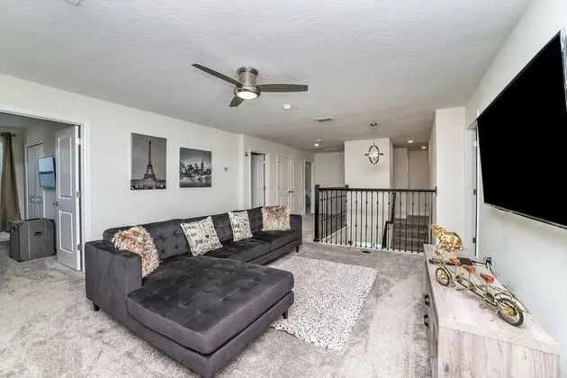 Villa (8816CRUDEN)