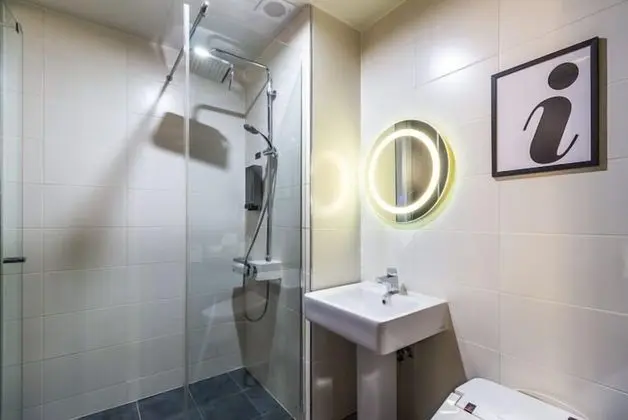 Premium Tek Büyük Yataklı Oda