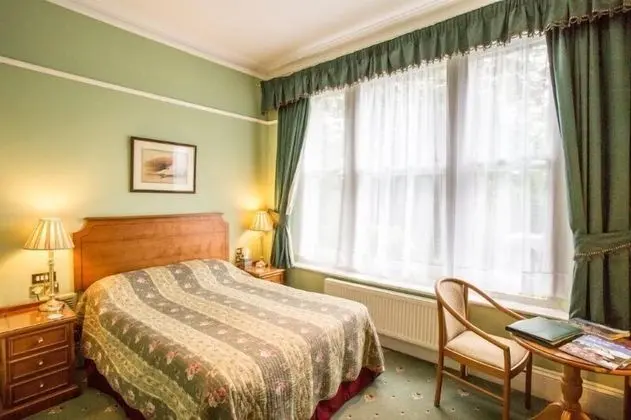 Tek Büyük Yataklı Oda, Küvet, Zemin Kat