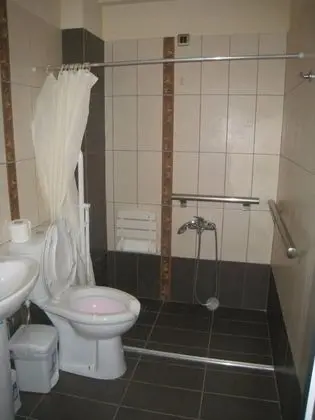 Üç Kişilik Oda