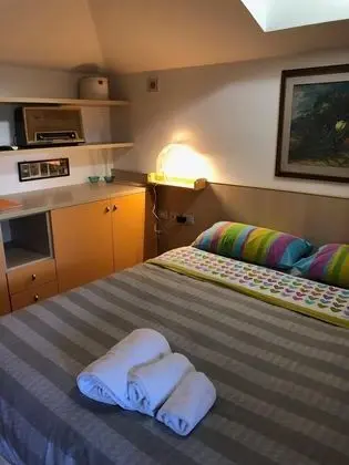 Deluxe Tek Büyük Yataklı Oda, Balkon, Avlu Manzaralı