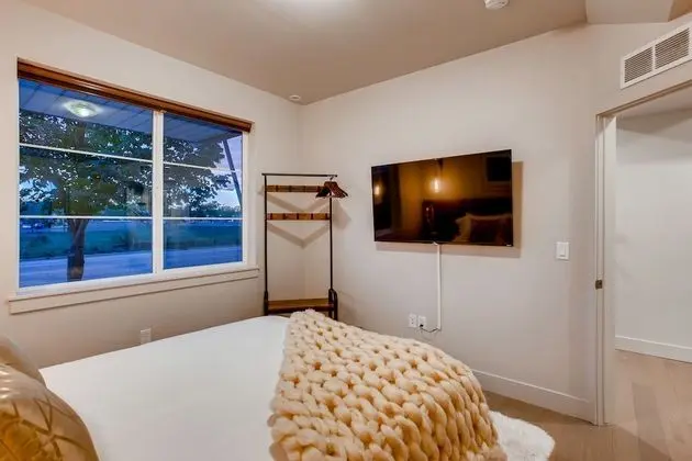 Ev, Birden Çok Yatak, Veranda, Bahçe Manzaralı (908 Jerome St. (Unit 1)*)