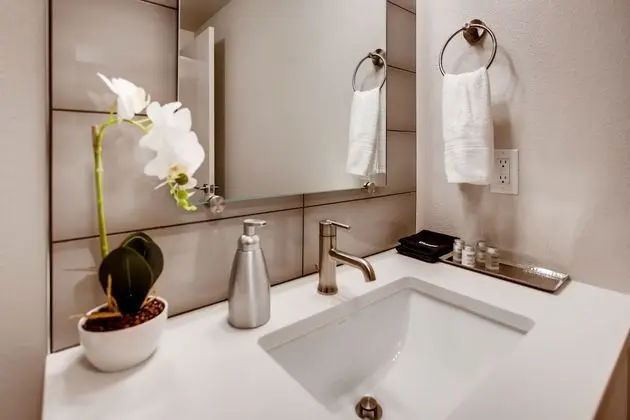 Ev, Birden Çok Yatak, Veranda, Bahçe Manzaralı (908 Jerome St. (Unit 1)*)