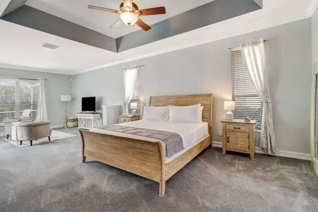 Ev (9151 Kings Cove Ct)