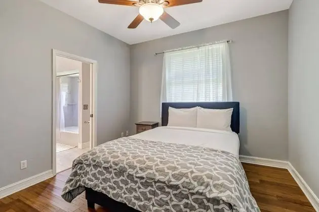 Ev (9151 Kings Cove Ct)