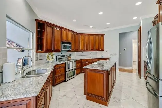 Ev (9151 Kings Cove Ct)