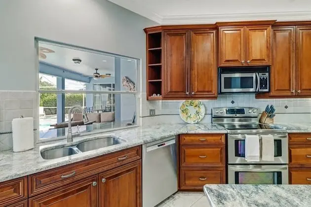 Ev (9151 Kings Cove Ct)