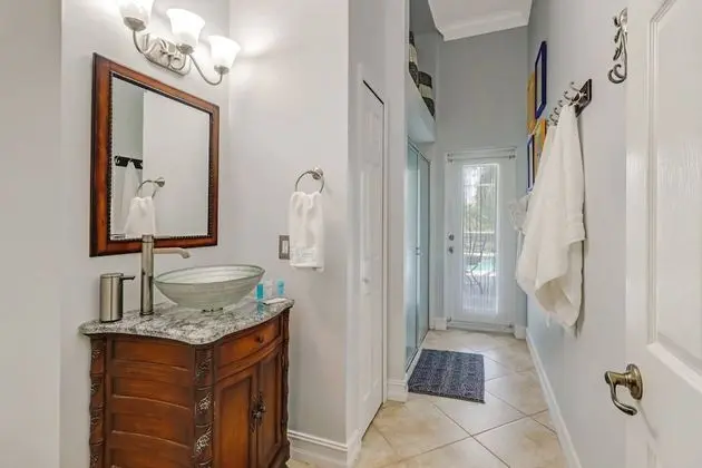 Ev (9151 Kings Cove Ct)
