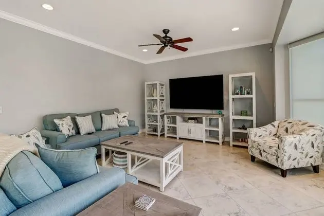 Ev (9151 Kings Cove Ct)