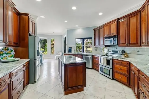 Ev (9151 Kings Cove Ct)