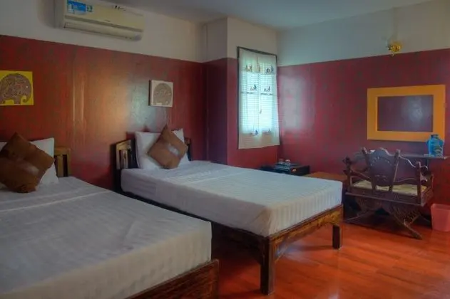 Triple Room (Shared Bathroom)