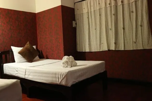 Triple Room (Shared Bathroom)