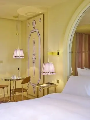 Club Tek Büyük Yataklı Oda