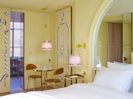 Club Tek Büyük Yataklı Oda