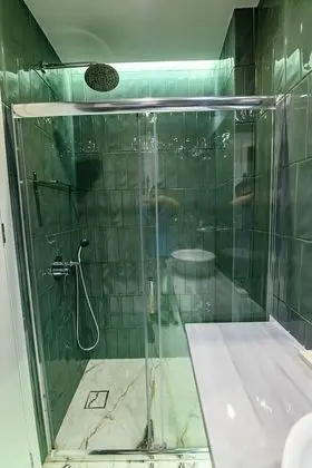 Basic Tek Büyük Yataklı Oda