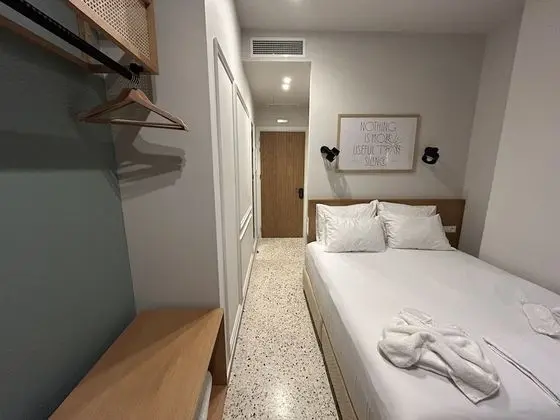 City Tek Büyük Yataklı Oda