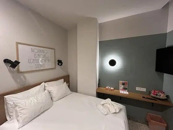 City Tek Büyük Yataklı Oda
