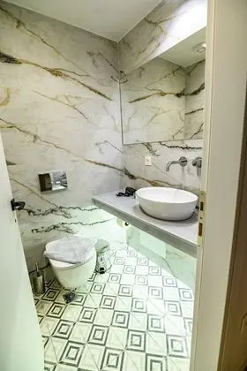 City Tek Büyük Yataklı Oda