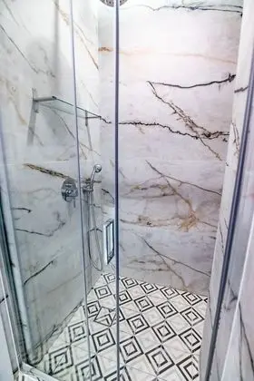 City Tek Büyük Yataklı Oda