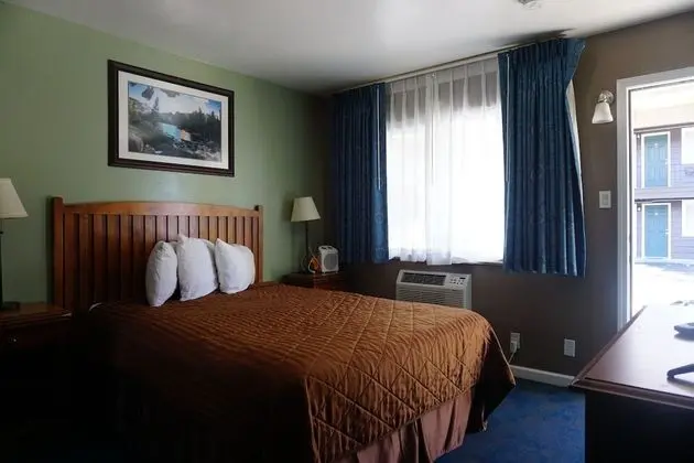 Standard Room, 1 Queen Bed
