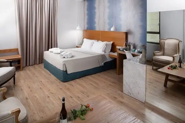 Junior Süit (Acropolis View)