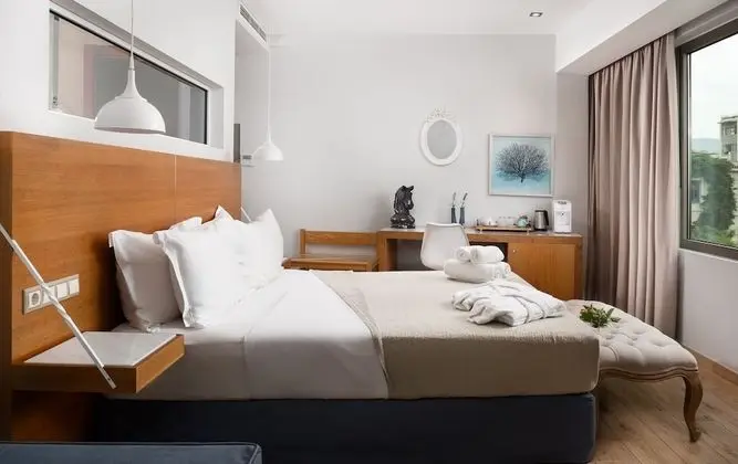 Junior Süit (Acropolis View)