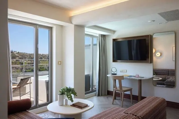Süit (Red Suite, Acropolis View)