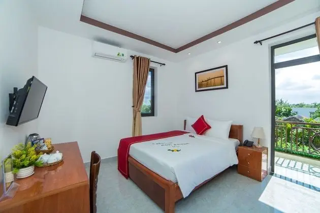 Deluxe Tek Büyük Yataklı Oda, Havuz Manzaralı