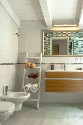 Junior Süit, Balkon