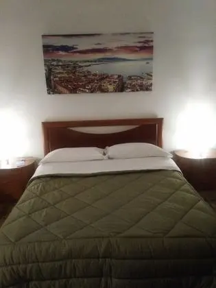 Deluxe Üç Kişilik Oda, Ortak Banyo